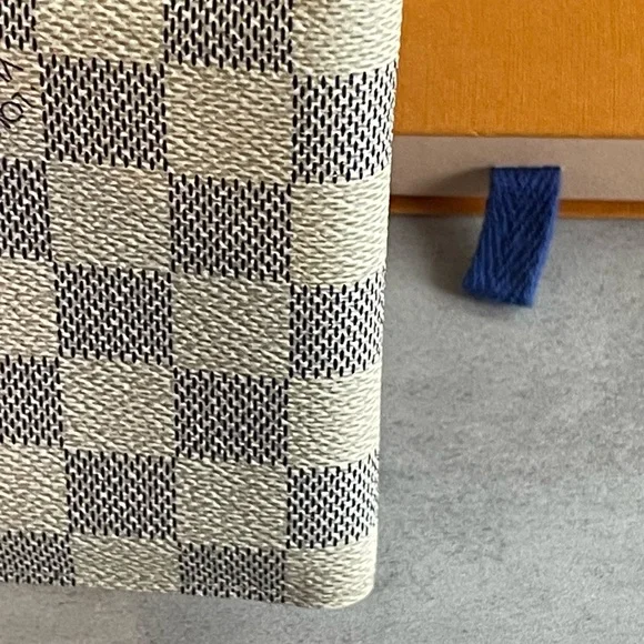 SOLD Authentic Louis Vuitton Card Holder - Picture 9 of 12